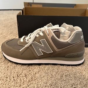 Women’s New Balance Sneakers Size 9.5 - New Never Worn